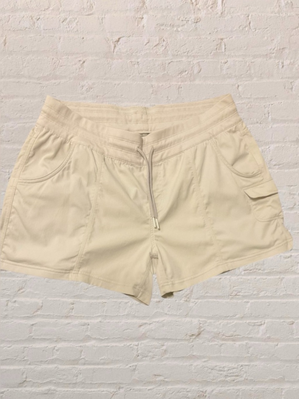The North Face khaki beige cargo pocket tech material drawstring Shorts XL